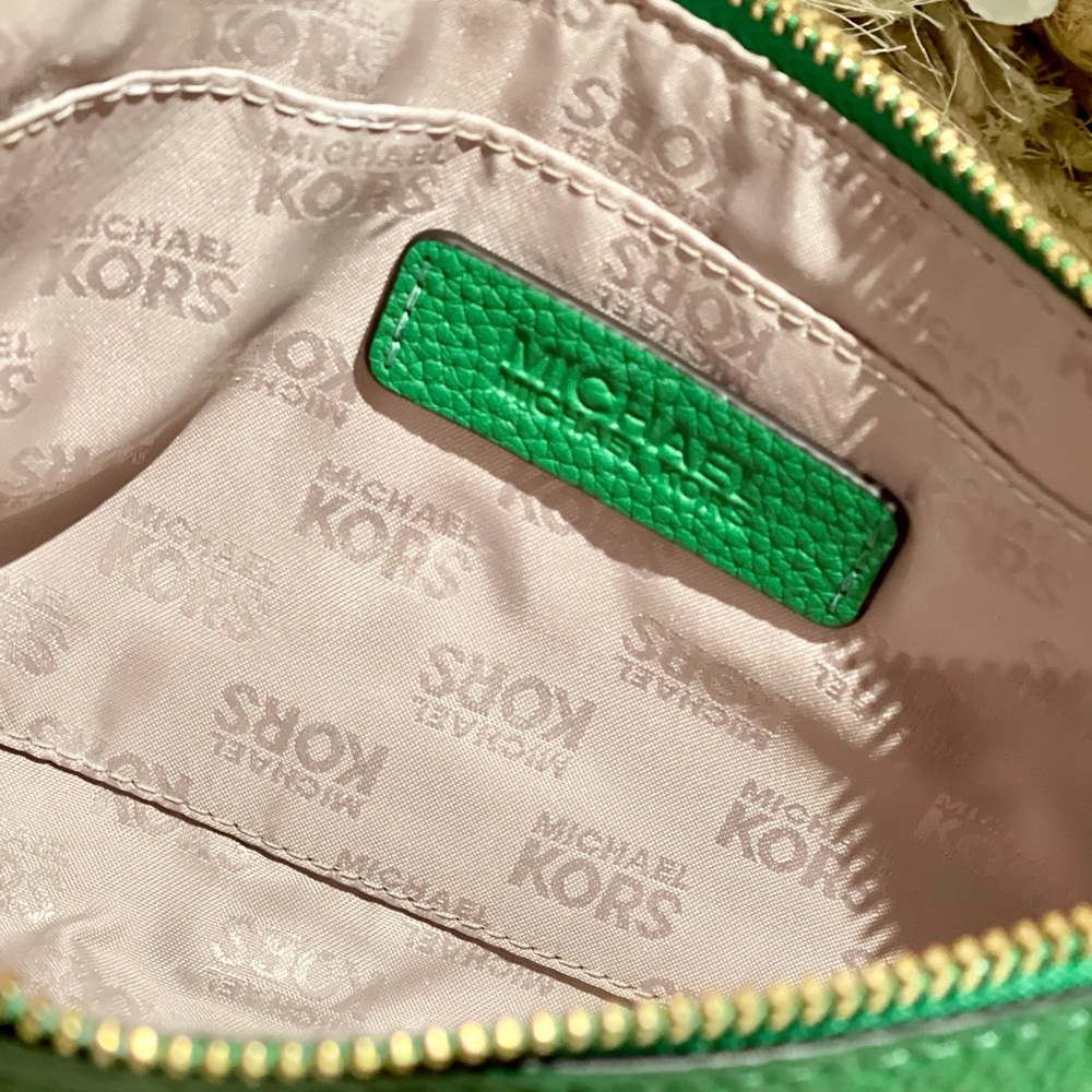 Pabbled leather travel pouch - Picture 3 of 3